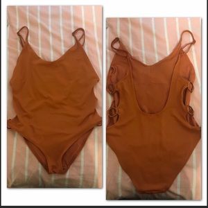 AERIE BURNT MUSTARD ONE PIECE BATHING SUIT !